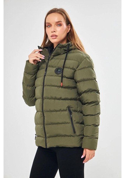 İçi Astarlı Su ve Rüzgar Geçirmez Cepli Kapüşonlu Kadın Mont modelleri