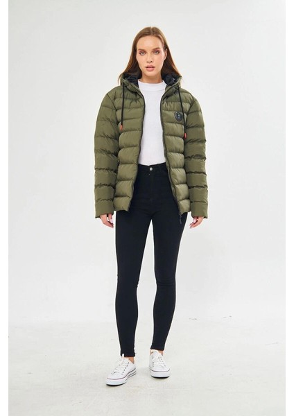 İçi Astarlı Su ve Rüzgar Geçirmez Cepli Kapüşonlu Kadın Mont indirimleri
