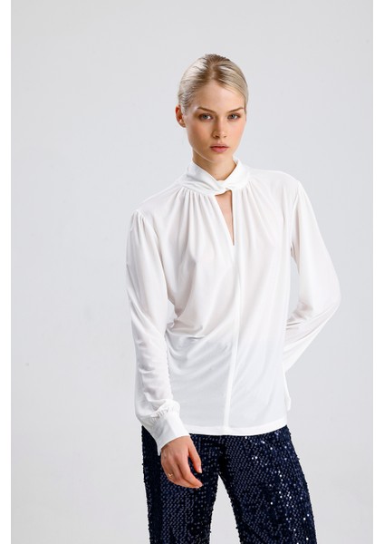 Dekolte Yaka Detaylı Kadın Bluz | BLZ36367