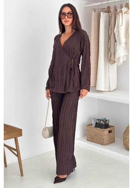 Kadın Kahverengi Bağlamalı Takım – Sofistike & Yapılandırılmış Stil