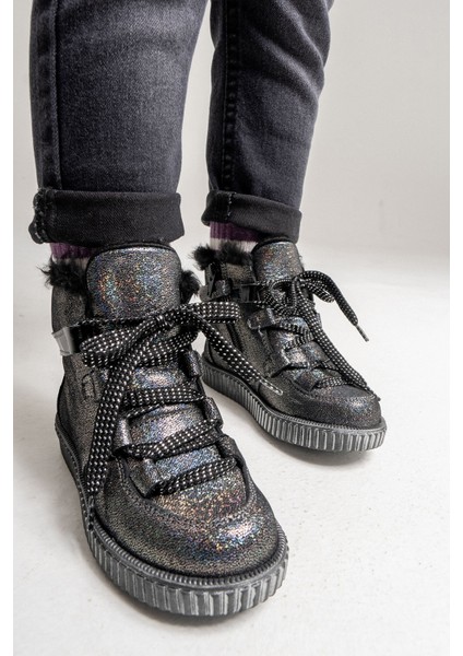 Kız Çocuk Siyah Simli Hakiki Deri Anatomik Günlük Bot