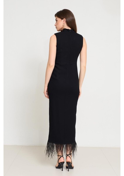 Siyah Kolsuz Belden Büzgü ve Tüy Detaylı Yırtmaçlı Midi Boy Elbise fırsatları