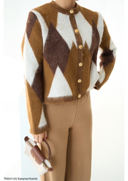 Kadın Düğmeli Standart Beden Desenli Kısa Basıc Triko Hırka