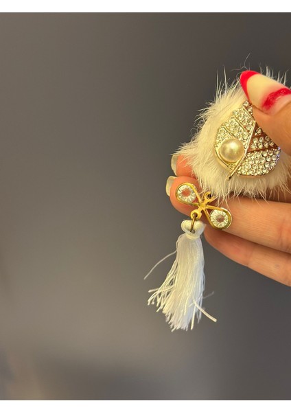 Zirkon Taşlı Püsküllü Kadın Beyaz Broş Yaka Iğnesi 4x3 cm modelleri