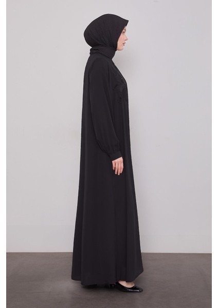 520561 Geniş Kesim Sıfır Yaka Sağ Kısmı Nakış Işlemeli Ferace #05-25# modelleri