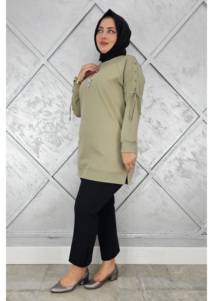 Kadın Kolu Aksesuar Detaylı Tesettür Tunik