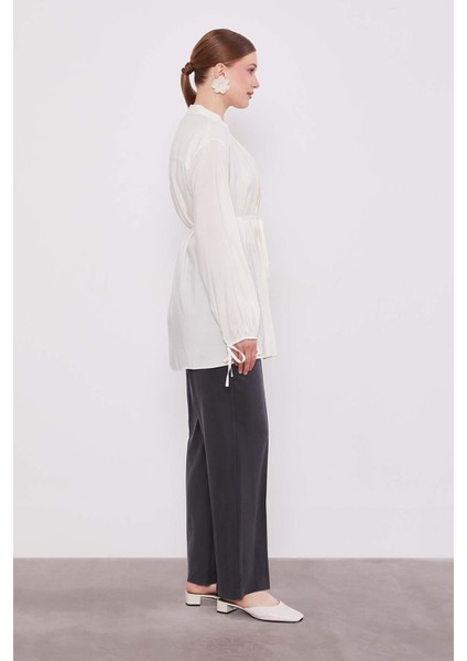 Ekru Düğme Detay Belden Bağlama Gömlek