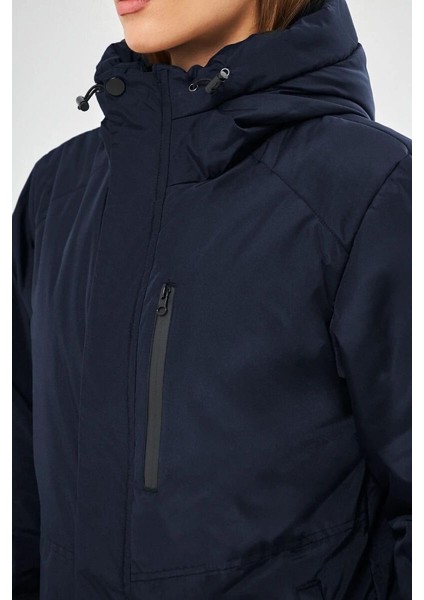 İçi Astarlı Su ve Rüzgar Geçirmez Cepli Kapüşonlu Kadın Mont indirimleri