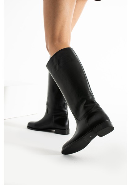 Beatrix Siyah Renkli Hakiki Deri Kısa Topuklu Kadın Çizme fırsatları