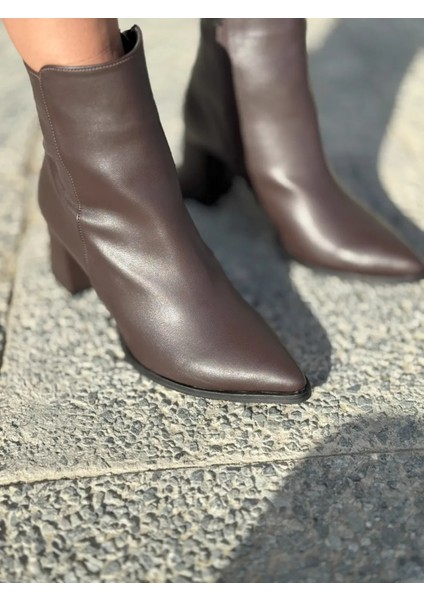 Brona Sivri Burun Topuklu Bot Büyük Numara