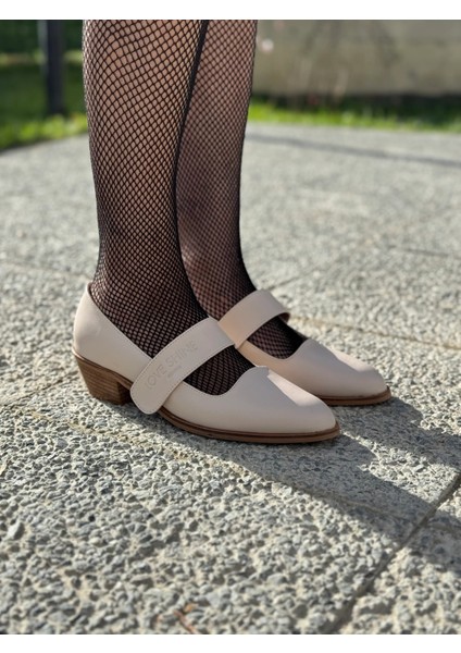 Alvesta Büyük Numara Ahşap Ökçeli Bantlı Kadın Ayakkabı Şık ve Rahat Stil fiyatları