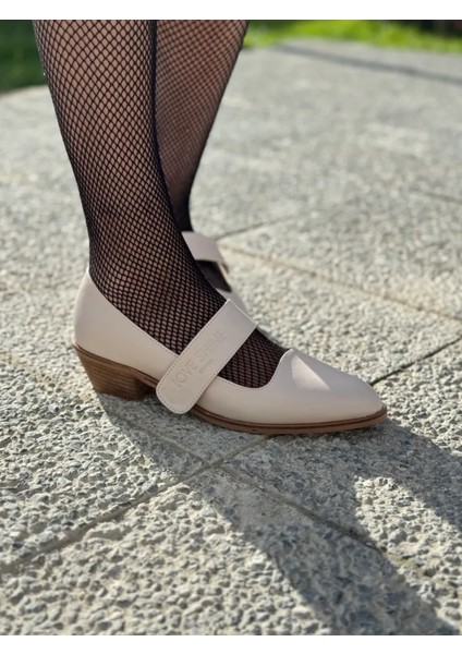 Alvesta Büyük Numara Ahşap Ökçeli Bantlı Kadın Ayakkabı Şık ve Rahat Stil fırsatları