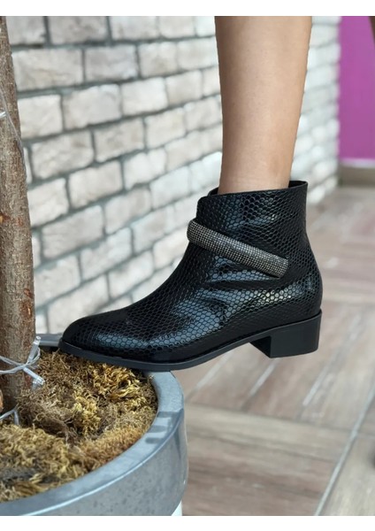 Lusso Kroko Taş Tokalı Büyük Numara Kadın Ayakkabı Şık ve Zarif Topuklu Model