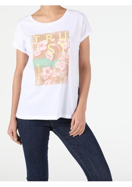 Regular Fit Bisiklet Yaka Örme Kadın Beyaz Kısa Kol Tişört