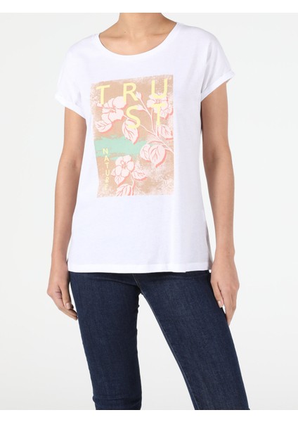 Regular Fit Bisiklet Yaka Örme Kadın Beyaz Kısa Kol Tişört modelleri