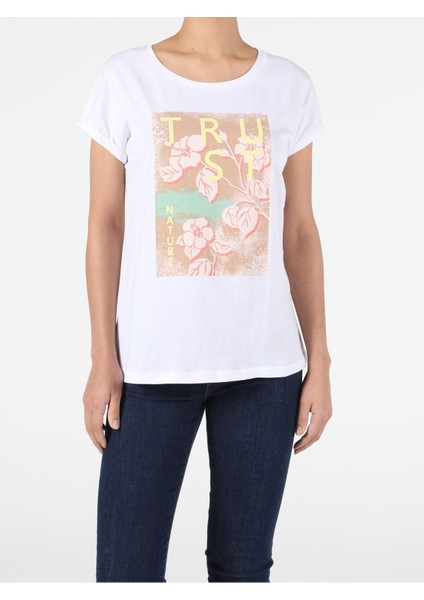 Regular Fit Bisiklet Yaka Örme Kadın Beyaz Kısa Kol Tişört fırsatları