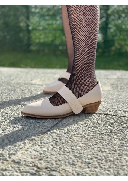 Alvesta Büyük Numara Ahşap Ökçeli Bantlı Kadın Ayakkabı Şık ve Rahat Stil