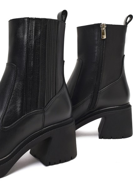 Kadın Siyah Fermuarlı Kalın Topuklu Deri Bot 25WFD230418