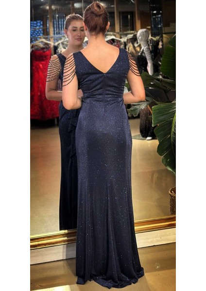 Lacivert V Yaka Kalın Askı Boncuk Işlemeli Anvelop Yırtmaçlı Düz Kesim Simli Uzun Abiye Elbise 7599 fırsatları