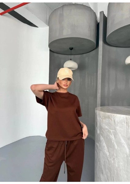 Osy Modal Yumuşak Dokulu Kumaş Kısa Kollu Bluz Rahat Pantalon Ikili Takım- Kahverengi