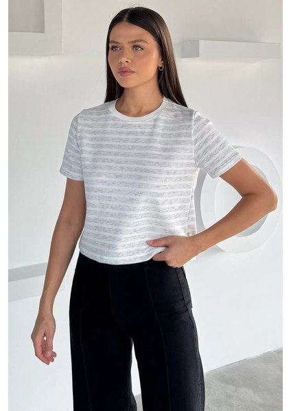 Kadın Şerit Desenli Bisiklet Yaka Tişört P-00018593