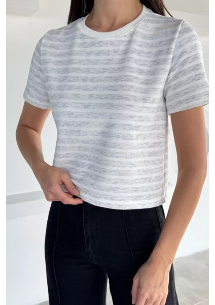 Kadın Şerit Desenli Bisiklet Yaka Tişört P-00018593 modelleri