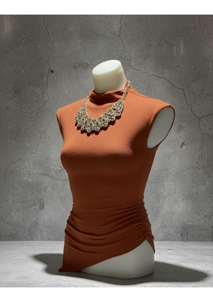 Kahverengi Kolsuz Boğazlı Asimetrik Kesim Fit Elbise