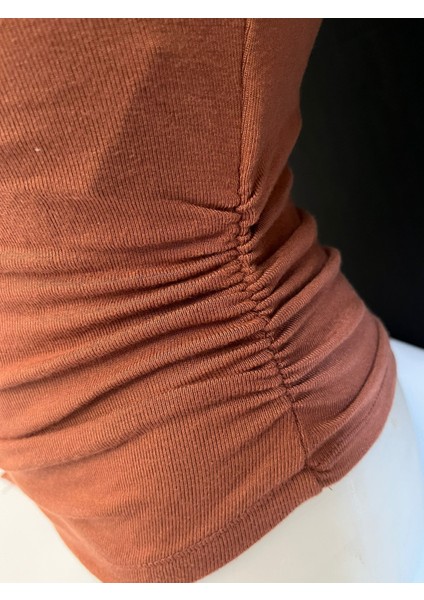 Kahverengi Kolsuz Boğazlı Asimetrik Kesim Fit Elbise