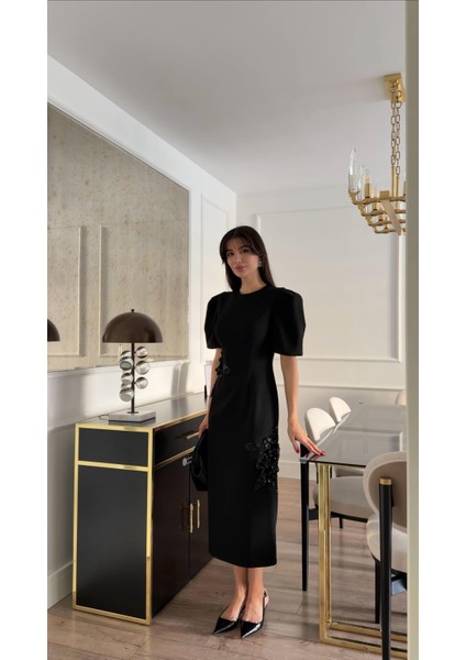 Payet Detaylı Siyah Elbise