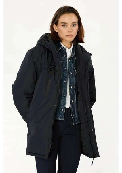 İçi Astarlı Su ve Rüzgar Geçirmez Cepli Kapüşonlu Kadın Mont