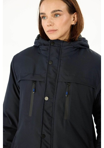 İçi Astarlı Su ve Rüzgar Geçirmez Cepli Kapüşonlu Kadın Mont indirimleri