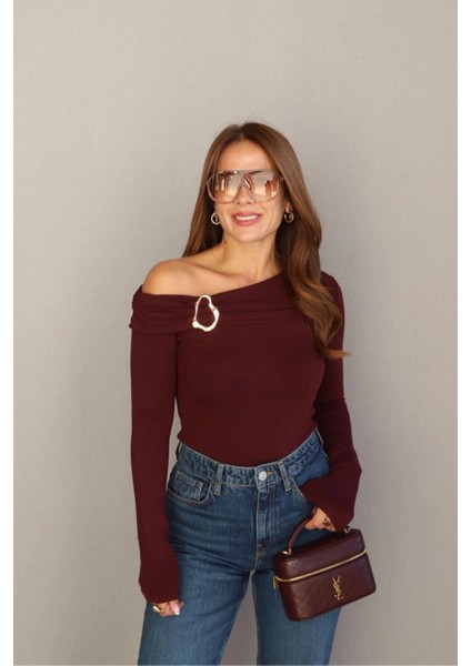 Omzu Açık Tokalı Bluz fiyatları