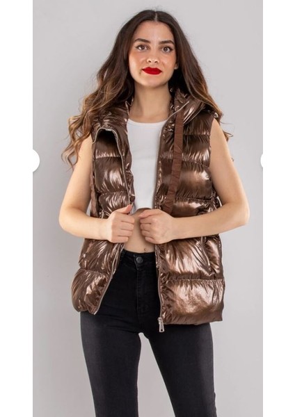 D99071 Kadın Kapüşonlu Şişme Yelek Kahve