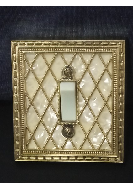 Boğaziçi Vintage Sıva Altı Nostaljik Anahtar – Sedef Görünümlü 1980 Model Retro Işık Anahtarı