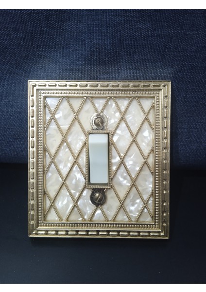 Boğaziçi Vintage Sıva Altı Nostaljik Anahtar – Sedef Görünümlü 1980 Model Retro Işık Anahtarı