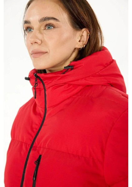 İçi Astarlı Su ve Rüzgar Geçirmez Cepli Kapüşonlu Kadın Mont fırsatları