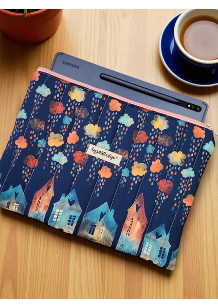 Yağmurlu Kasaba Desenli Lacivert iPad Tablet Çantası, 10-12 Inç Uyumlu