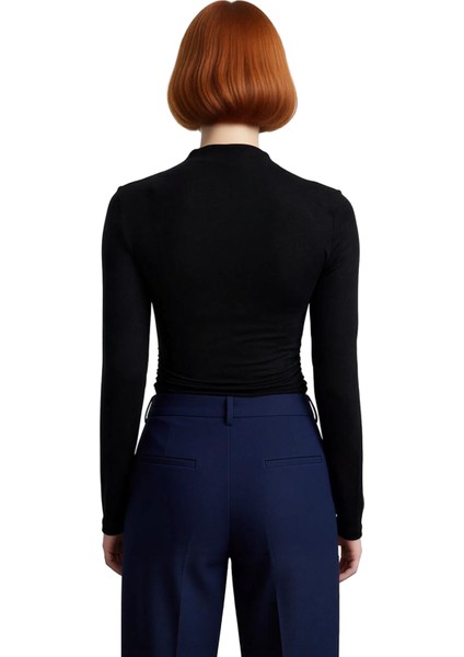 Kadın Fitted Dik Yaka Uzun Kollu Asimetrik Crop Bluz Cool & Comfort Koleksiyonuyla Kış fırsatları