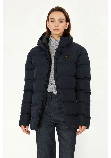 İçi Astarlı Su ve Rüzgar Geçirmez Cepli Kapüşonlu Kadın Mont