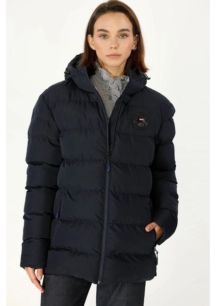 İçi Astarlı Su ve Rüzgar Geçirmez Cepli Kapüşonlu Kadın Mont modelleri