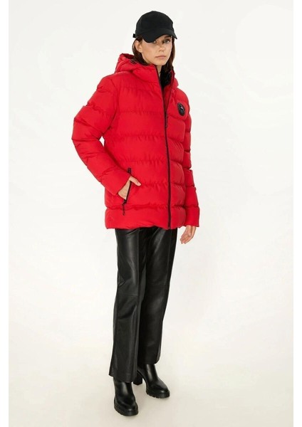 İçi Astarlı Su ve Rüzgar Geçirmez Cepli Kapüşonlu Kadın Mont modelleri