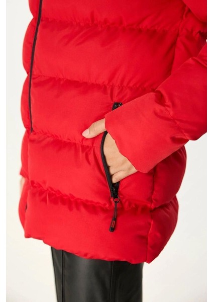 İçi Astarlı Su ve Rüzgar Geçirmez Cepli Kapüşonlu Kadın Mont fırsatları