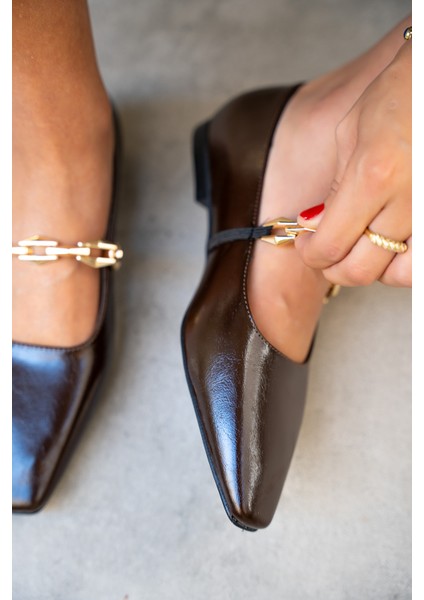 Dennis Acı Kahve Zincir Detaylı Düz Babet modelleri