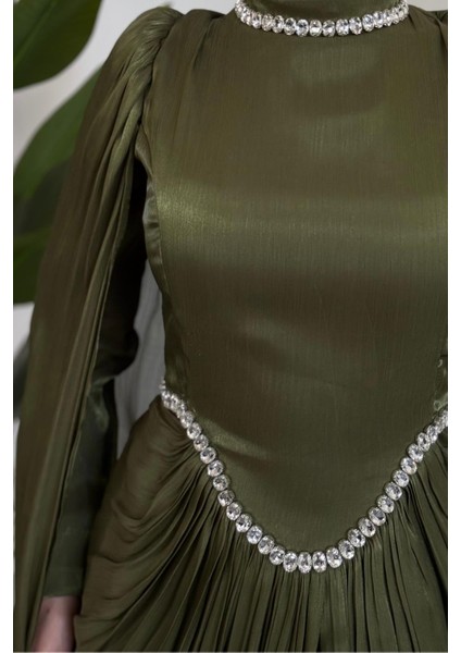 Maelis Beli ve Boynu Taşlı Abiye Haki indirimleri