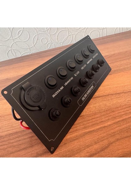 Karavan – Tekne – Tiny House 12V Elektrik Kontrol Paneli ,termik Sigortalı 6 Çıkışlı , Çakmaklık SOKETLI,(24X11 Cm) modelleri