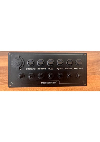 Karavan – Tekne – Tiny House 12V Elektrik Kontrol Paneli ,termik Sigortalı 6 Çıkışlı , Çakmaklık SOKETLI,(24X11 Cm) indirimleri