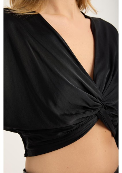 Kısa Burgulu Bluz fırsatları