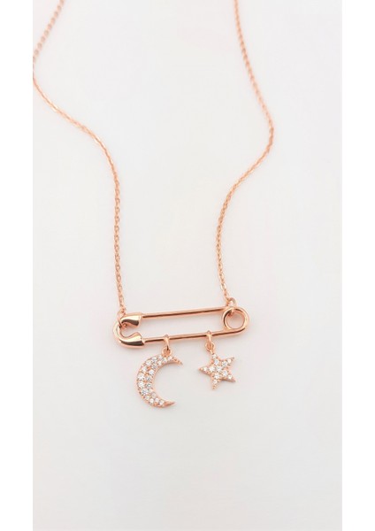 Çengelli İğne Tasarımlı Ay Yıldız Gümüş Kolye