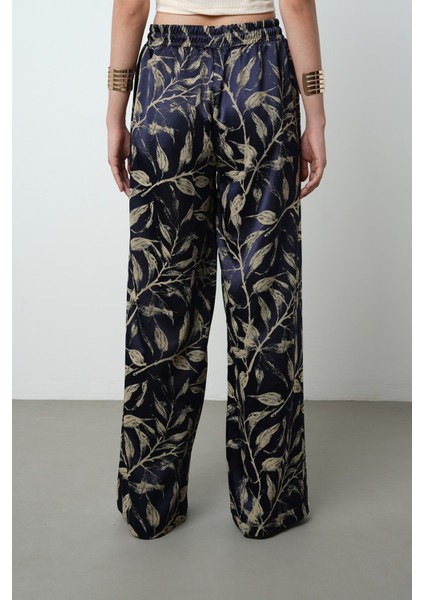 Kadın Lacivert - Krem Renk Desenli Bol Paça Beli Lastikli Pantolon indirimleri