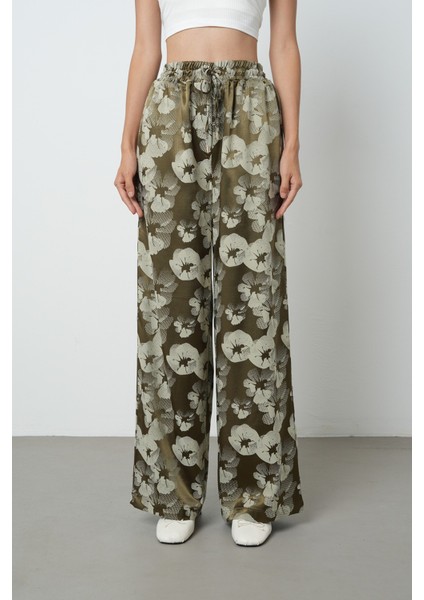 Kadın Haki - Bej Renk Desenli Bol Paça Beli Lastikli Pantolon